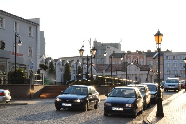 Aut jest coraz więcej. Czy miasto zmieni się w betonowy parking, by je wszystkie pomieścić?