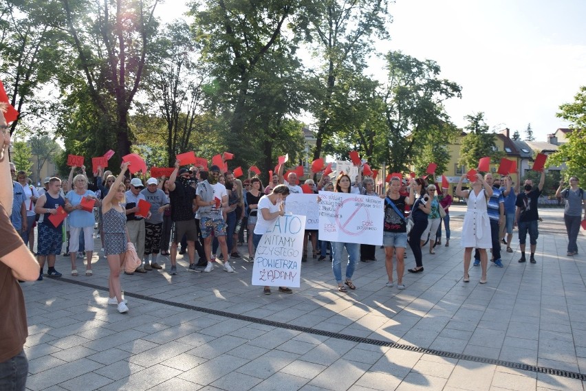 Około stu skawinian protestowało przeciw zatruwaniu...