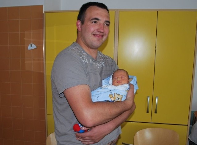 Mikołaj Kurpiewski syn Sylwi i Daniela z miejscowości Kurpie Szlacheckie przyszedł na świat 7 czerwca. W chwili urodzin ważył 3000 g i mierzył 54 cm.