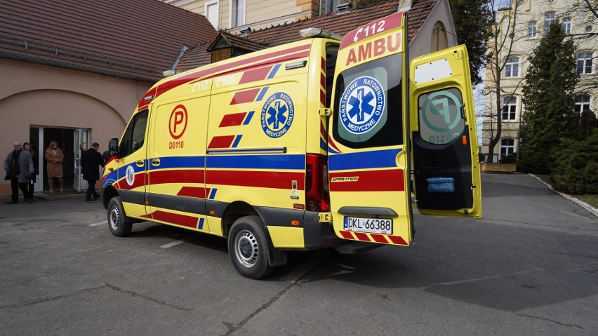 Kłodzki szpital otrzymał dwa nowoczesne ambulanse