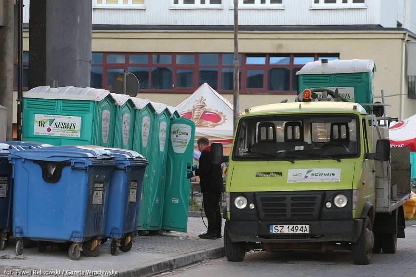 Wielkie sprzątanie na Wittigowie. Studenci dali pracę wrocławianom (ZDJĘCIA)