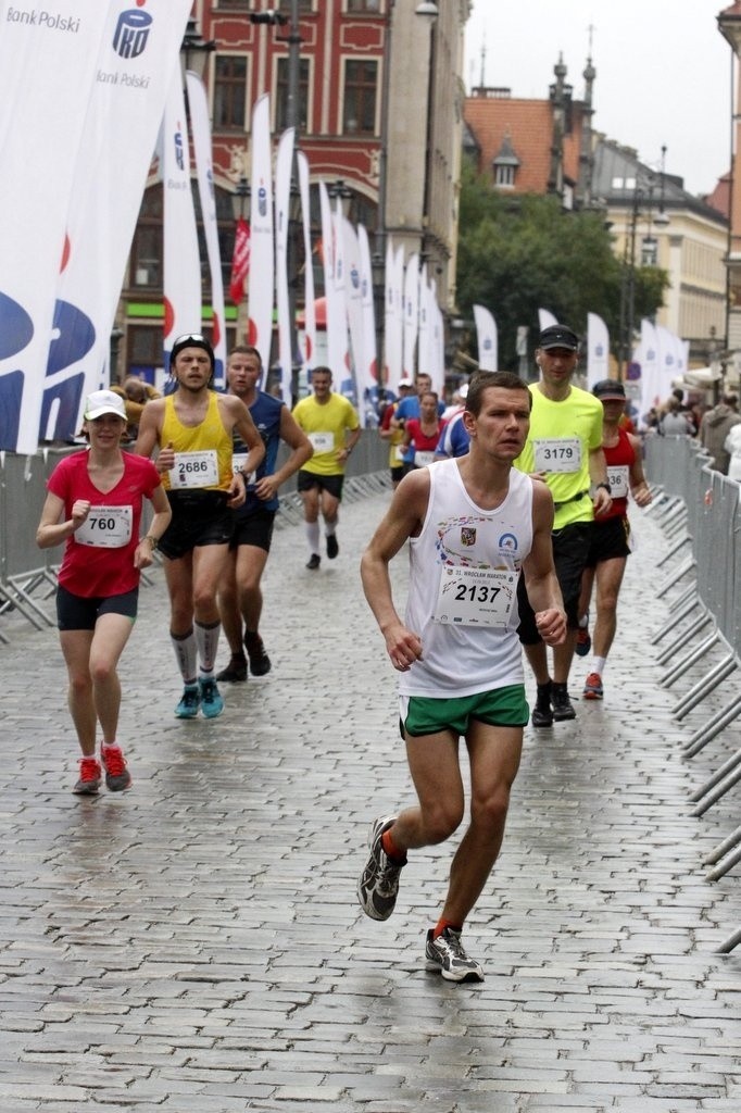 Maraton Wrocław - ZDJĘCIA - zawodnicy z numerami 2001 - 2200