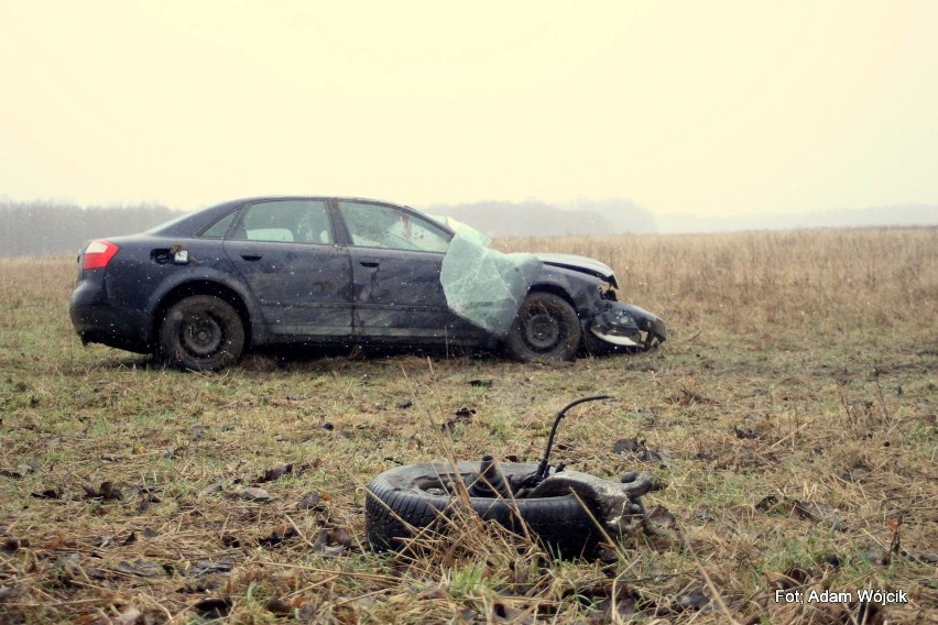 Do wypadku doszło w piątek rano na drodze Tychowo - Sadkowo...