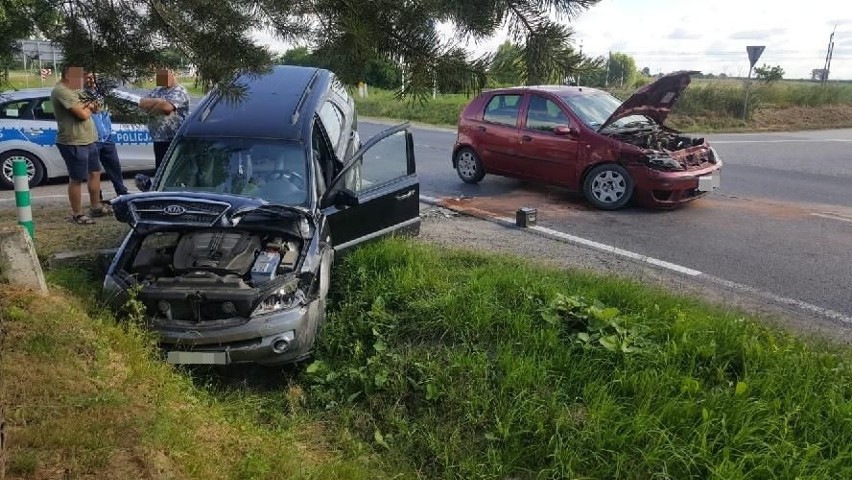 Wypadek w Sobótce. Ciężarna kobieta pod opieką lekarzy. Były utrudnienia na krajowej trasie numer 79