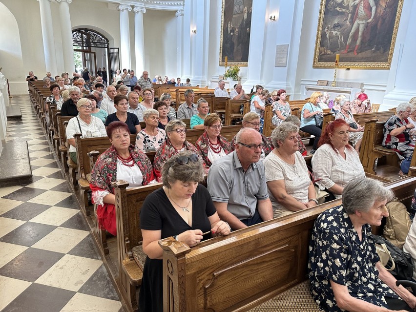 Uroczystości odpustowe na Świętym Krzyżu. W środę na mszy odpustowej modlili się sadownicy, rolnicy, pszczelarze i rzemieślnicy 