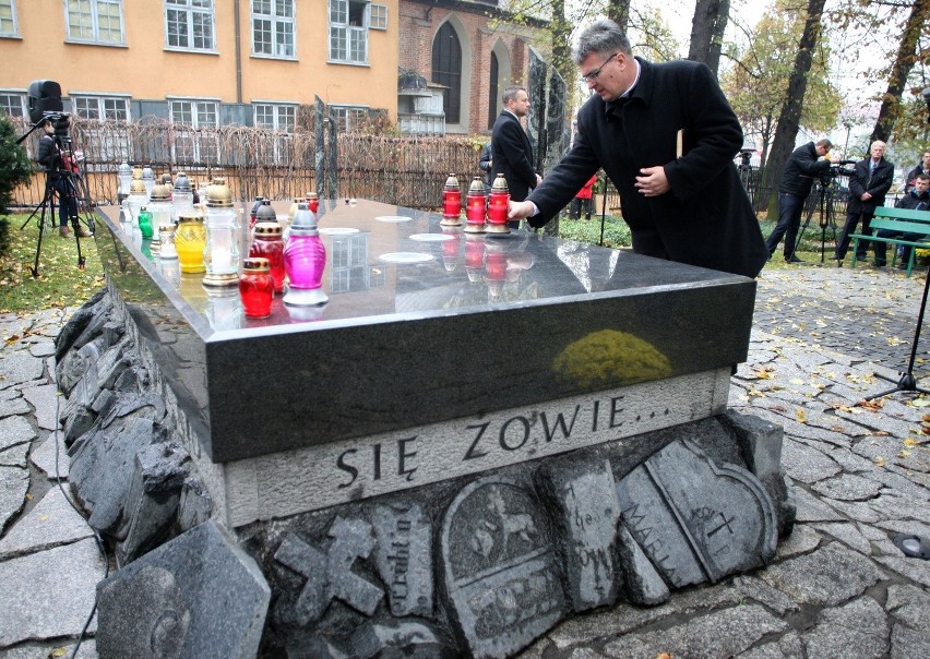 Modlitwa międzywyznaniowa w Gdańsku. Modlili się na Cmentarzu Nieistniejących Cmentarzy [ZDJĘCIA]
