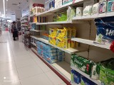 W sklepach brakuje towaru. Puste półki w sklepach: w Biedronce i w Rossmannie. Nie ma mięsa i papieru toaletowego 