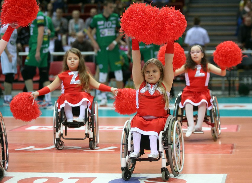 Grupa Cheerleaders Trefl Pomorze tańczy na wózkach inwalidzkich [ZDJĘCIA, WIDEO]