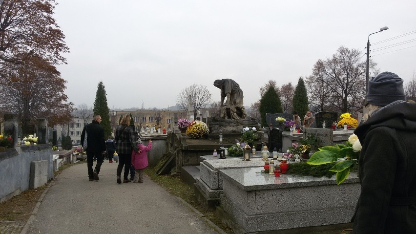 Będzin: trzynasta kwesta na cmentarzach trwa [ZDJĘCIA]