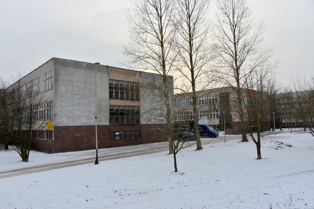 Tak prezentuje się budynek po dawnym XI kieleckim liceum. To właśnie tu miałby się przenieść Zespół Szkół Przemysłu Spożywczego w Kielcach.