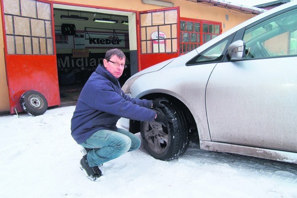 Wszyscy chcą wymienić opony letnie na zimówki! Tłok w warsztatach