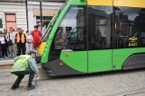 Poznań: Tramwaj potrącił mężczyznę! [ZDJĘCIA]