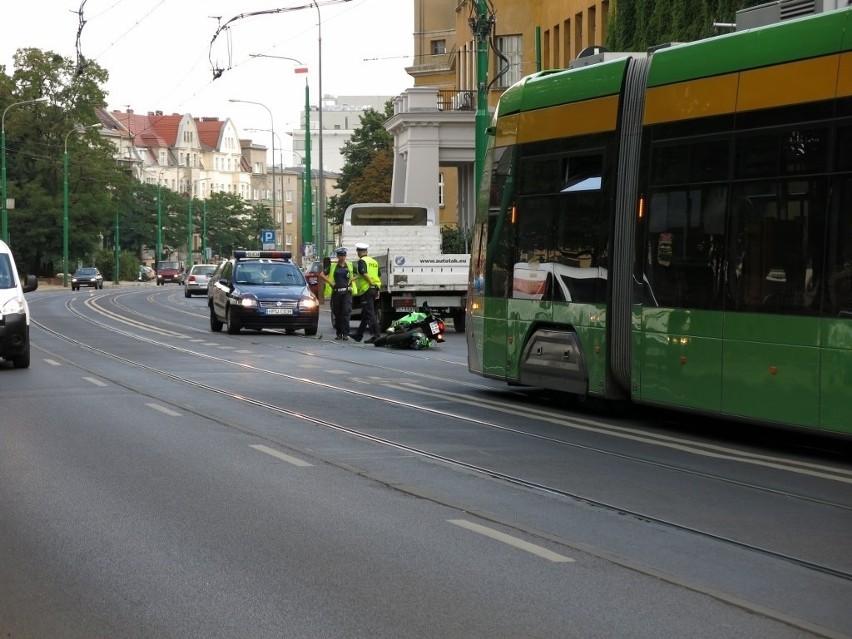 Wypadek na Śniadeckich w Poznaniu: W motocyklistę uderzył...