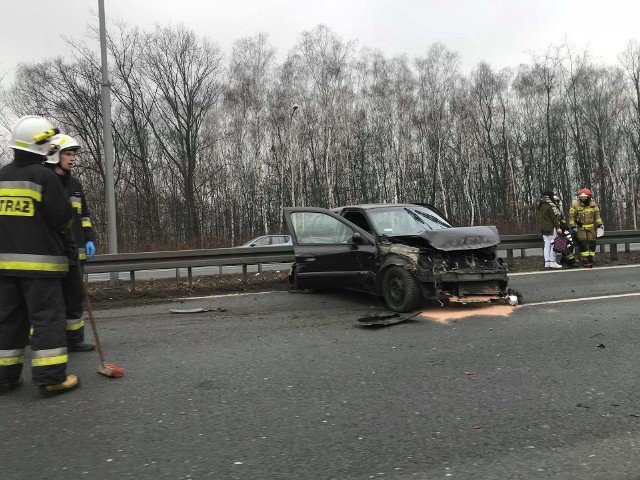 Wypadek na ul. Murckowskiej. W Katowicach na wysokości cmentarza komunalnego zderzyły się cztery samochody