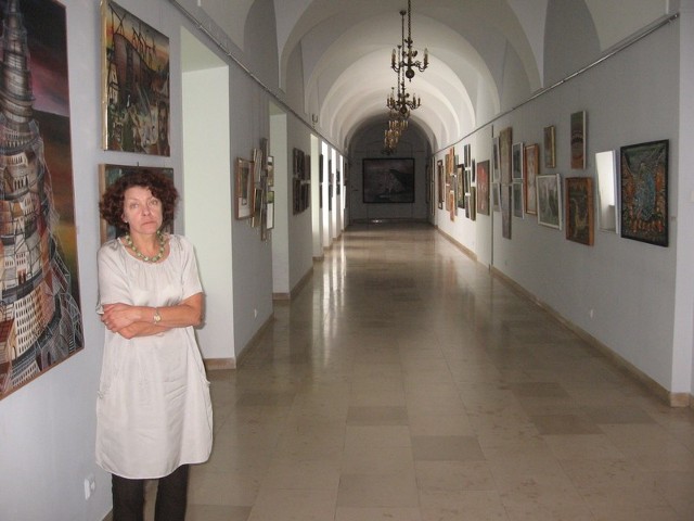 Obrazy malarzy "naiwnych&#8221; oglądać można w korytarzu Muzeum imienia Jacka Malczewskiego wiodącym do działu przyrodniczego w nowym skrzydle gmachu.