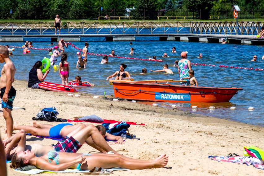 W sobotę plaża świeciła pustkami, dzisiaj już nie ma gdzie...