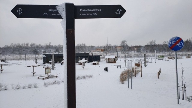 Tak wygląda w zimowej szacie miejska plaża na Brzozowicy w Będzinie Zobacz kolejne zdjęcia/plansze. Przesuwaj zdjęcia w prawo - naciśnij strzałkę lub przycisk NASTĘPNE