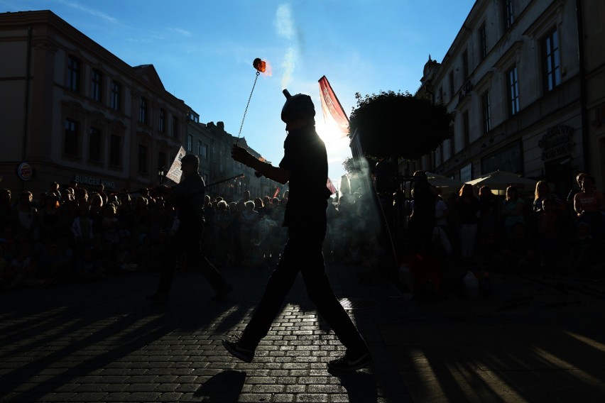 Carnaval Sztukmistrzów trwa. Cyrkowcy opanowali Lublin [ZDJĘCIA, WIDEO]