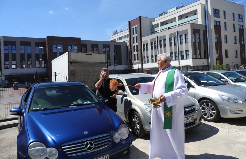 Święcenie pojazdów w parafii św. Rodziny w Białymstoku