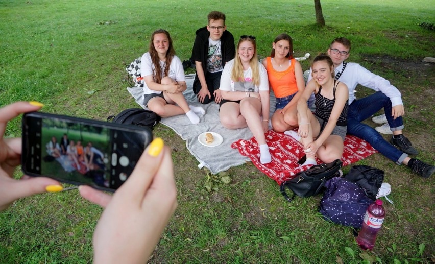 Zaczęły się wakacje i upalne lato. Zobaczcie jak lublinianie odpoczywają nad Zalewem Zemborzyckim