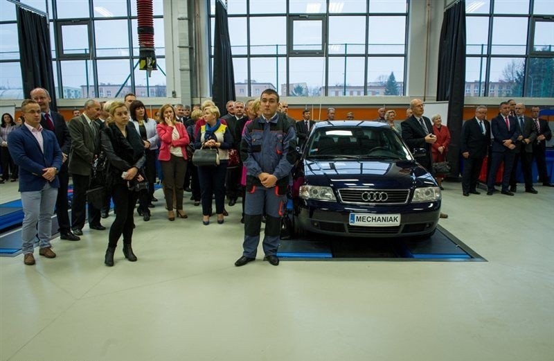 Ul. Broniewskiego. Nowa hala przy Technikum Mechanicznym oddana do użytku (zdjęcia)