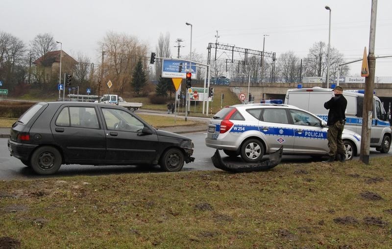 Kolizja w Koszalinie: Wjechał w radiowóz [zdjęcia, film]