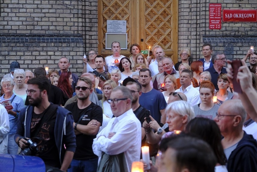 Toruń. Protest po uchwaleniu ustawy o Sądzie Najwyższym...