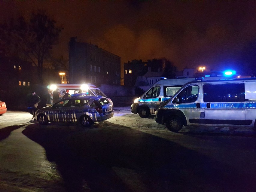 Pożar na Zgierskiej w Łodzi. 10 osób rannych i ewakuacja mieszkańców [ZDJĘCIA, FILM]