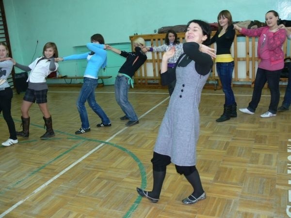Nauka tańców chasydzkich prowadzona przez Noemi Bażanowską cieszyła się wielkim zainteresowaniem bliżyńskiej młodzieży.
