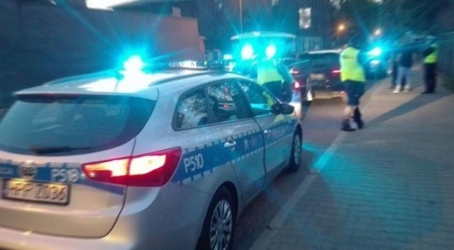 Łódzcy policjanci poszukują kierowcy opla, który w sobotę (25 maja) wieczorem (ok. godz. 20) wystraszył się policjantów, porzucił samochód na ul. Berlińskiego i uciekł piechotą. Dlaczego ukrywa się przed policją?