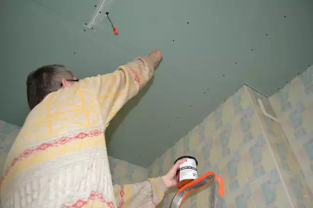 Bloker wilgociBloker wilgoci nakłada się na ścianę czy sufit podobnie, jak rozprowadza się farbę.