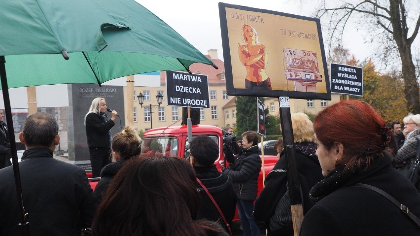 Dość piekła kobiet, dość piekła kobiet - skandowali w...