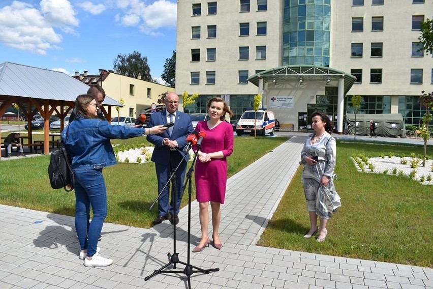 Konferencja w Opatowie. Od lewej starosta opatowski Tomasz...