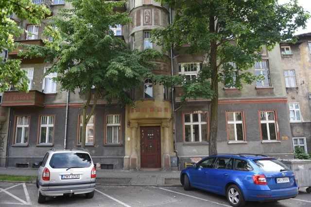 Kamienica przy ul. Słowackiego 55 w Toruniu. Według oficjalnych pism, z tego domu i sąsiedniego właściciel Jaromir Duszyński wyprowadza lokatorów, bo sam zamierza tu zamieszkać z rodziną.
