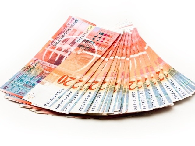 W Polsce na kredyty we frankach dało się skusić ponad 700 tys. osób, których zadłużenie wynosi ponad 200 mld zł.