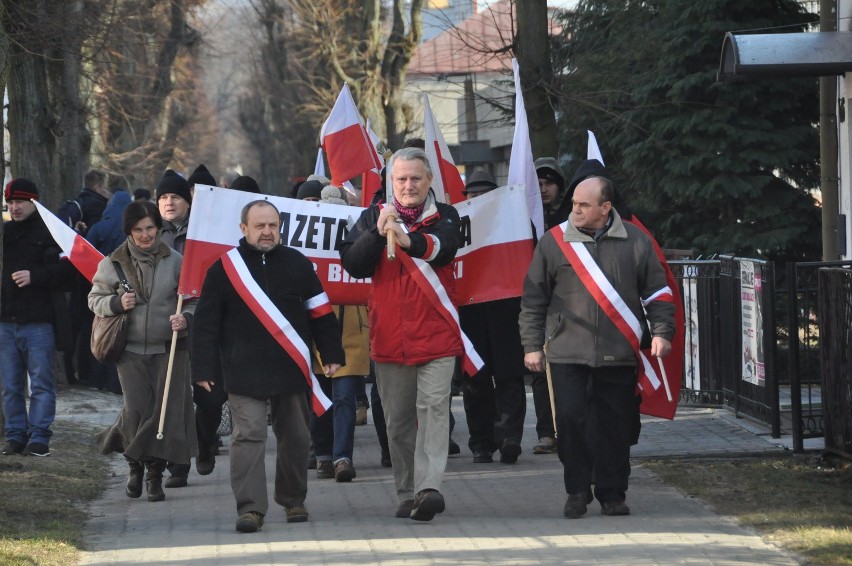 Marsz Wyklętych z Burym na czele. Bez poparcia Kościoła, Prezydenta RP i wbrew ludzkim łzom