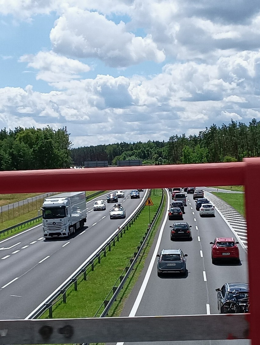 Ogromne korki na autostradzie w stronę morza i do Szczecina [ZDJĘCIA]