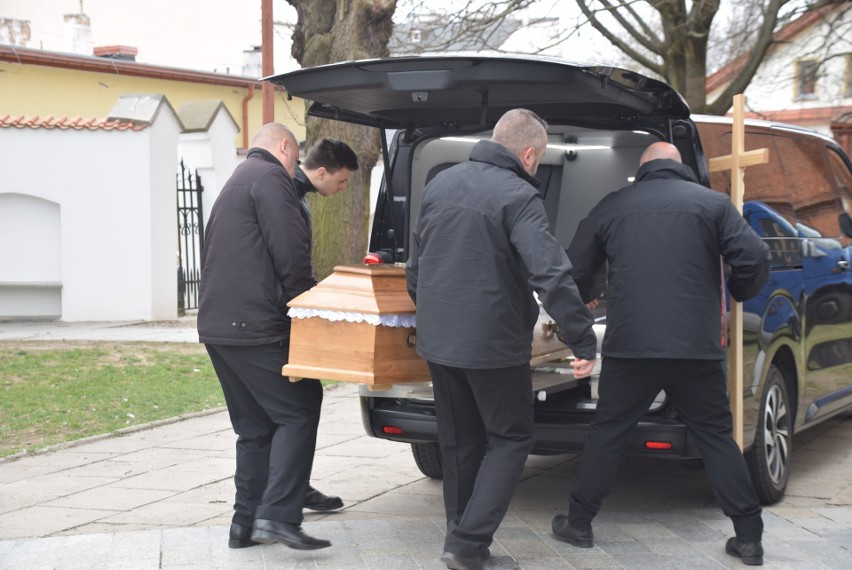 Białostocki lekarz zostanie pochowany na cmentarzu w...