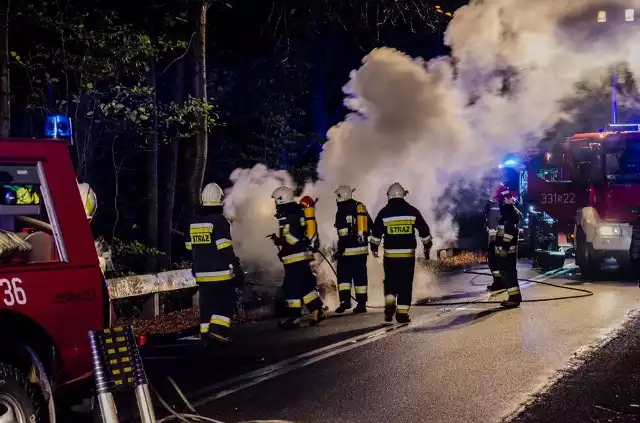 Pożar samochodu w Międzybrodziu Bialskim