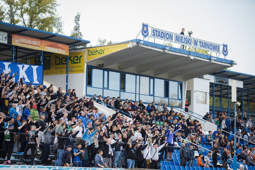 Derby Tarnowa. W meczu IV ligi piłkarskiej Unia Tarnów pokonała na własnym boisku Tarnovię [ZDJĘCIA]