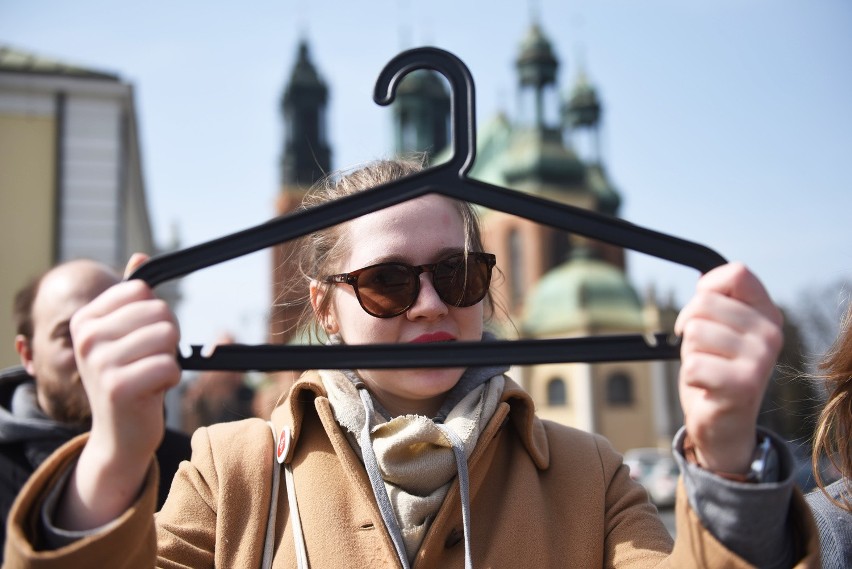 Ustawa antyaborcyjna: Protest przed Katedrą