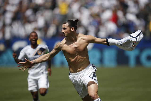 Zlatan Ibrahimović wszedł na boisko po przerwie i zdobył dwie bramki w derbach Los Angeles