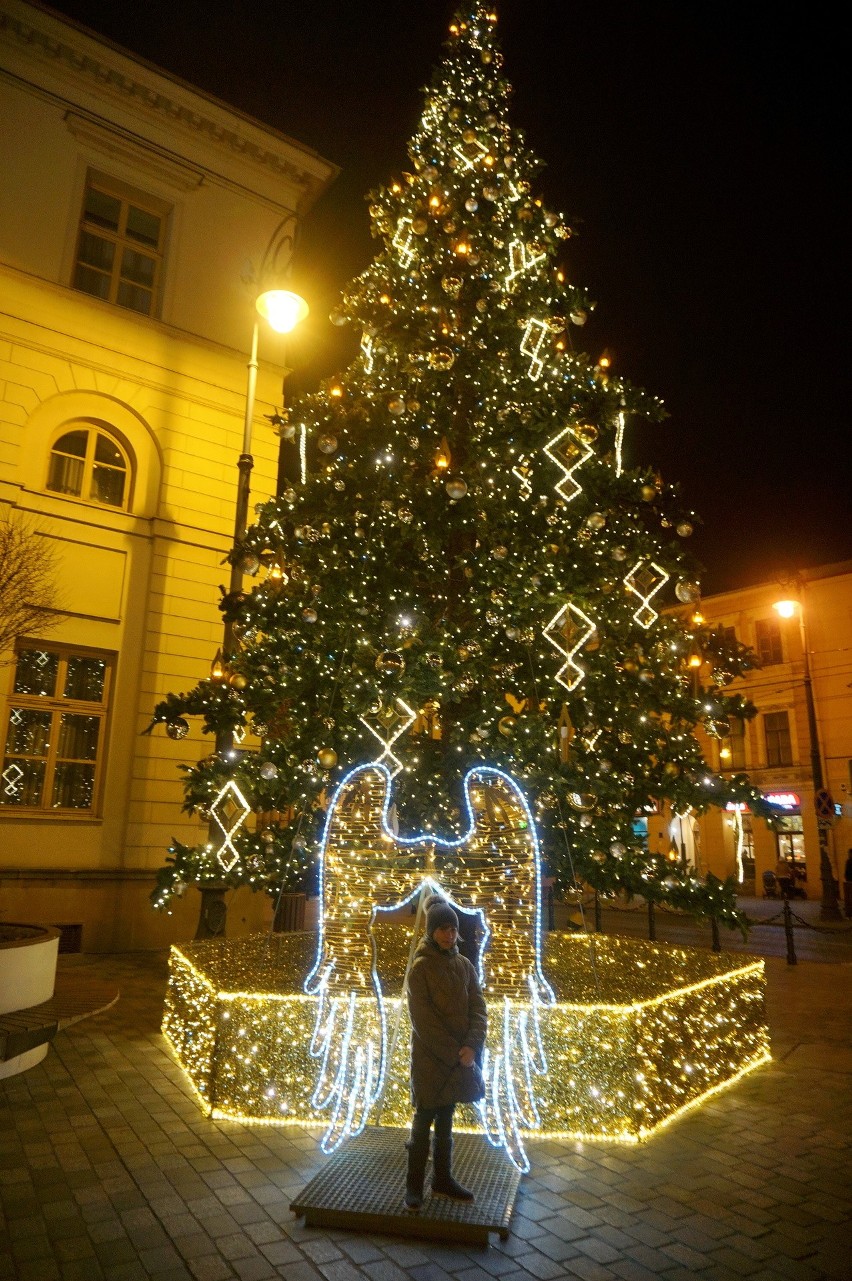 Lublin rozbłysł.  Zobacz, jak prezentują się świąteczne iluminacje