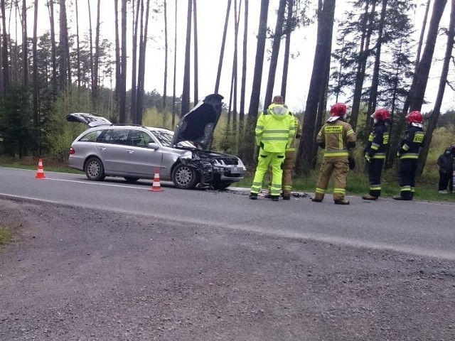 Wypadek na trasie Opole-Prudnik. Na drodze wojewódzkiej nr 414 pomiędzy Ligotą Prószkowską i Smolarnią zderzyły się dwa auta osobowe