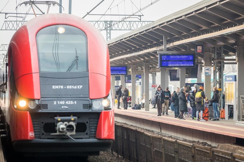 W całym kraju pociągi mają spore opóźnienia, a niektóre...