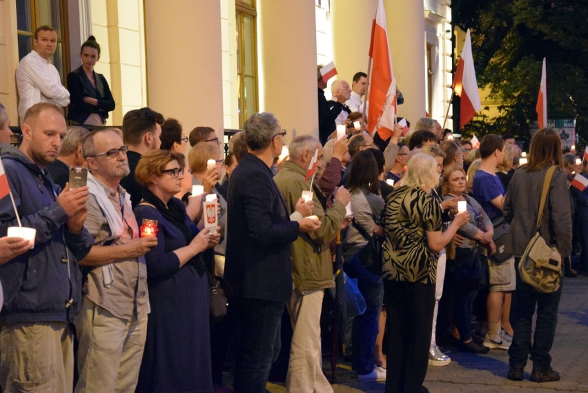 Kolejny "Łańcuch światła" w Lublinie. Protestowało około tysiąca osób [ZDJĘCIA]