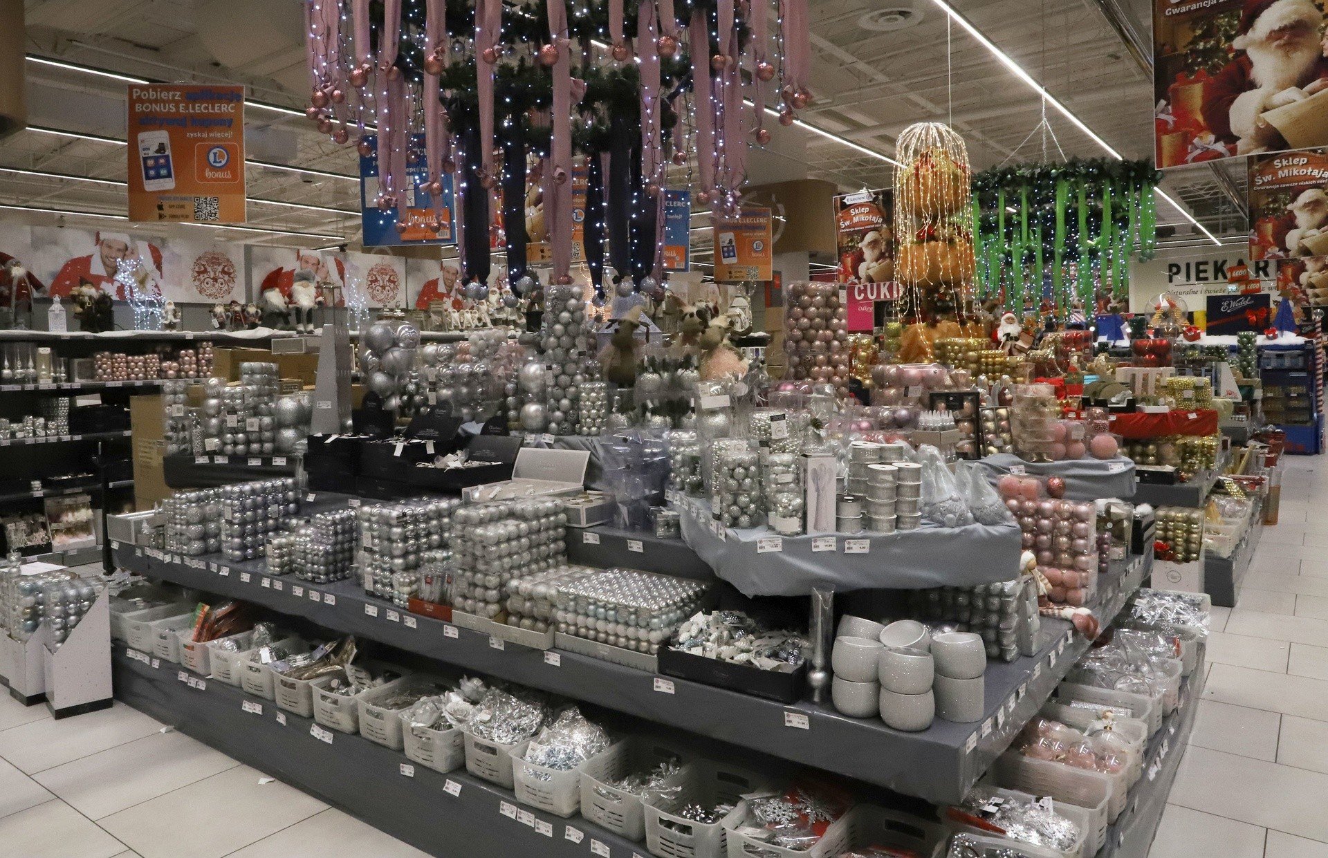 Hipermarket E.Leclerc w Radomiu zachwyca świątecznymi dekoracjami.  Zobaczcie zdjęcia | Echo Dnia Radomskie
