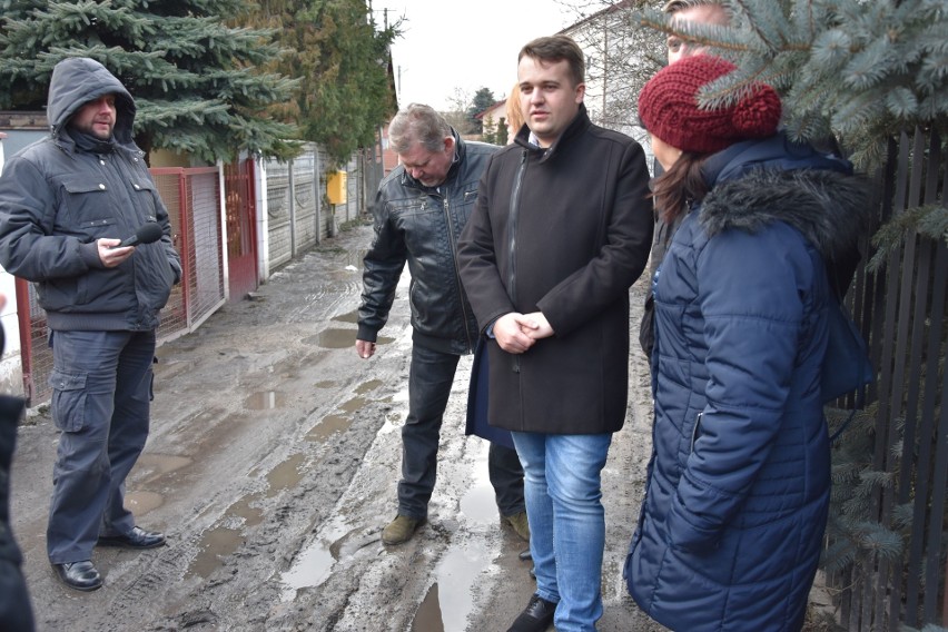 Kolejne ulice w Starachowicach doczekały sie remontu. Koniec błotnych kąpieli mieszkańców.