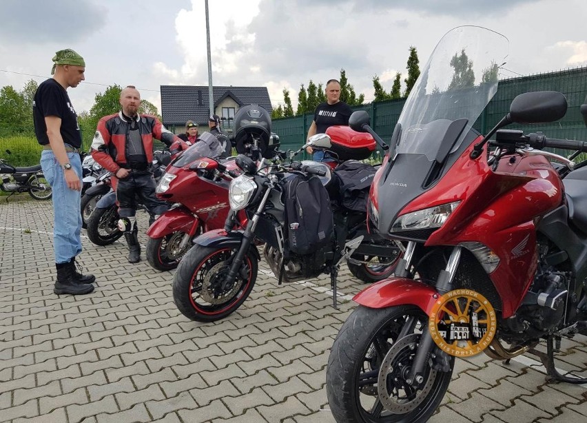I spotkanie motocyklistów w gminie Wąchock. Były wspaniałe maszyny turystyczne, ścigacze, crossy i choppery. Zobacz zdjęcia