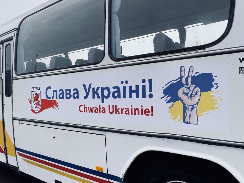 PKS Gryfice przekazał autobus ukraińskiej armii. Zawiózł także kolejne dary dla potrzebujących